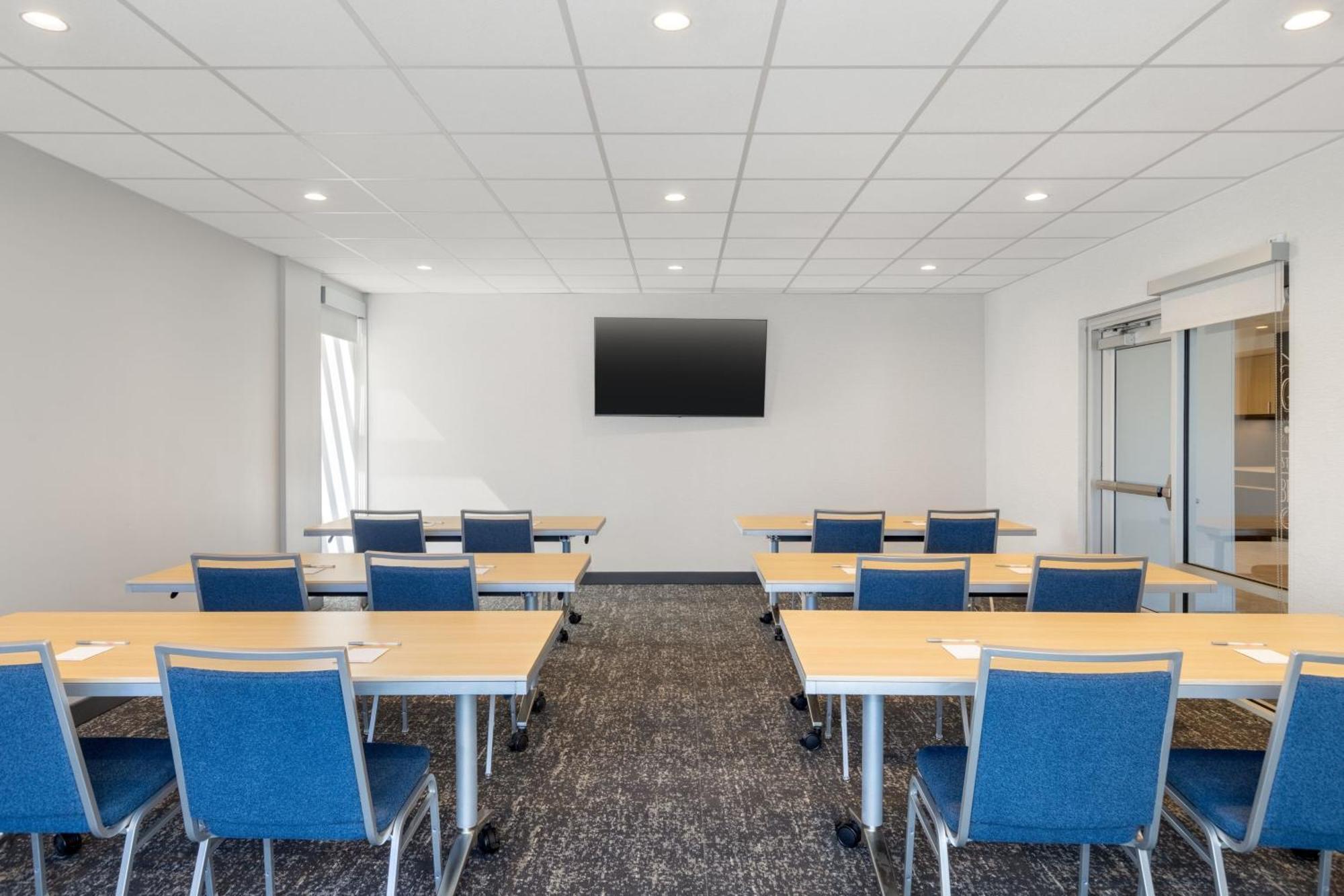 Towneplace Suites By Marriott Geneva At Spire Academy Zewnętrze zdjęcie