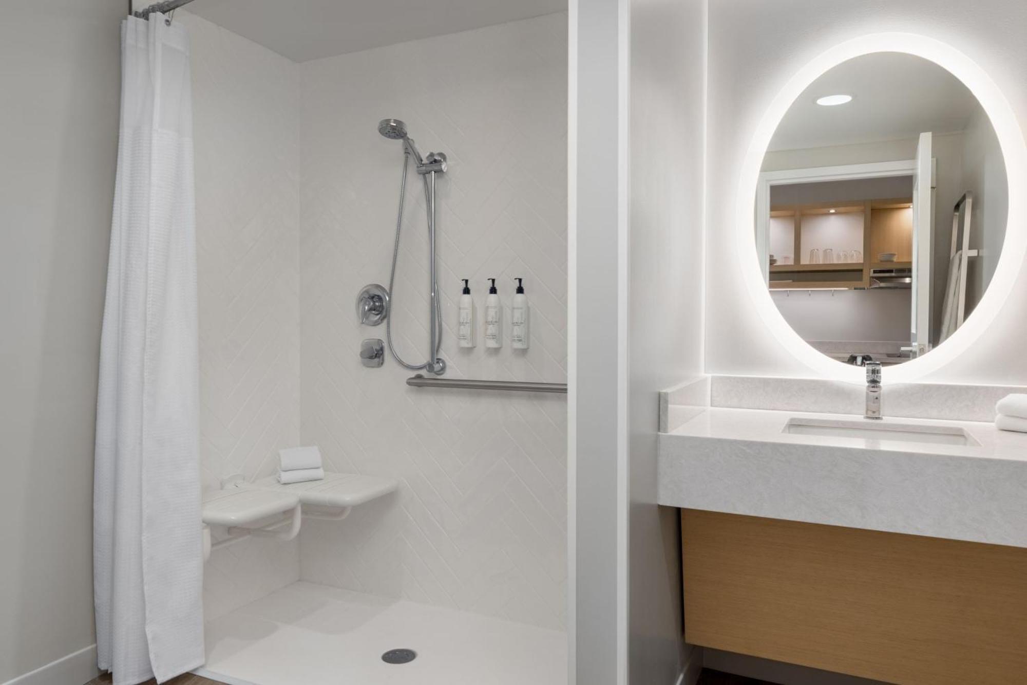 Towneplace Suites By Marriott Geneva At Spire Academy Zewnętrze zdjęcie