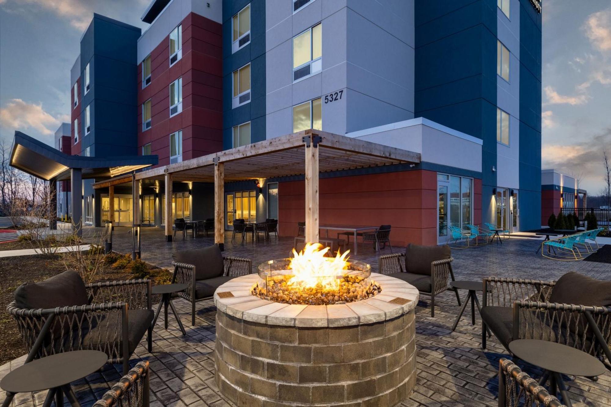 Towneplace Suites By Marriott Geneva At Spire Academy Zewnętrze zdjęcie